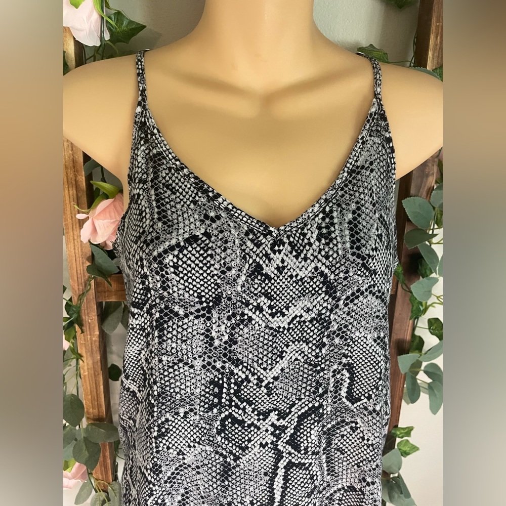 Entro Snakeskin Lightweight Adjustable Straps Camisole Swifty Reputation EUC